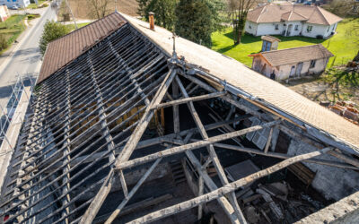 Charpentier couvreur dans la Meuse : allonger la durée de vie de votre toiture avec l’aide d’un artisan spécialisé